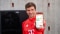 The image shows Thomas Müller with a smartphone in his hand as a symbol for maximum efficiency of Viessmann heat pumps